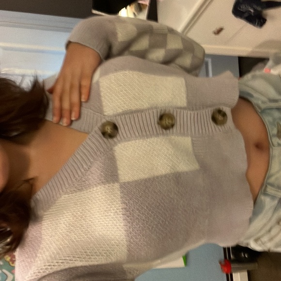 A purple and white checkered button up cardigan medium size - Picture 7 of 7